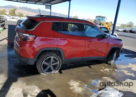 2025 Jeep Compass Latitude z USA, uszkodzony, nr VIN 3C4NJDBN3ST549796